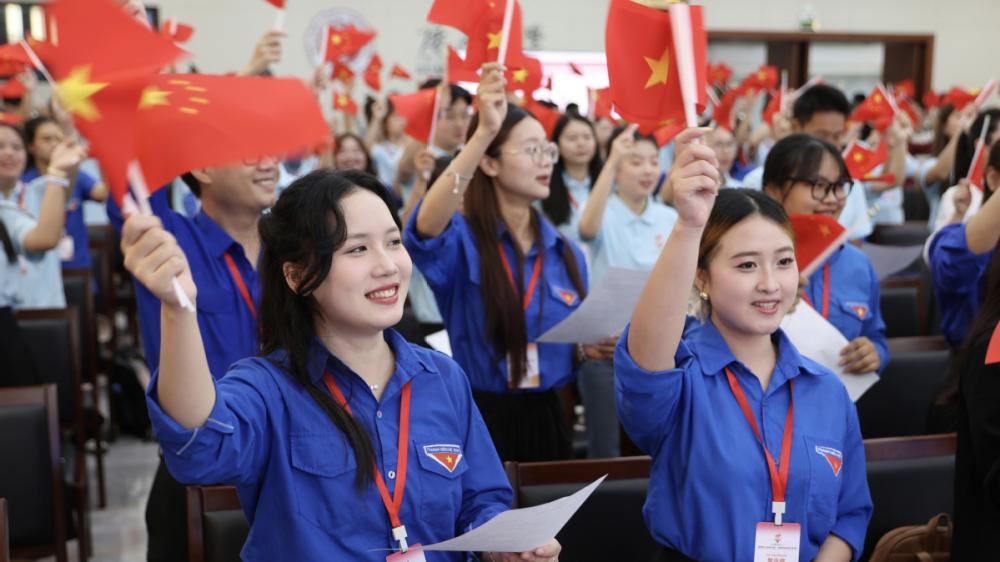 Hành trình đỏ nghiên cứu học tập cho thanh niên Việt Nam